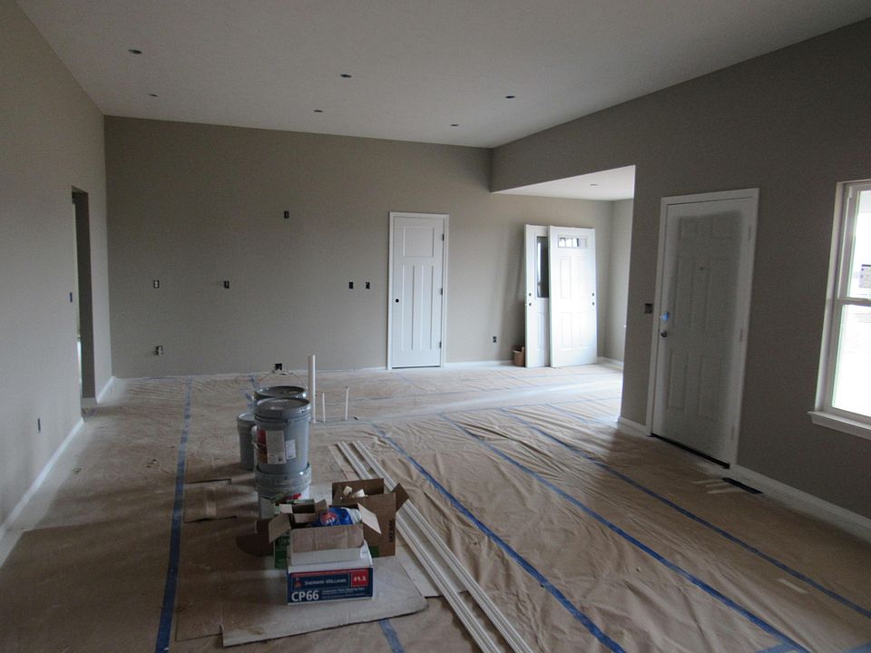 2nd image of 858 Jefferson Ct