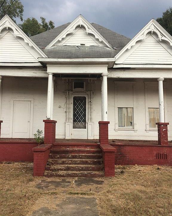 1st image of 204 Yelverton Ave