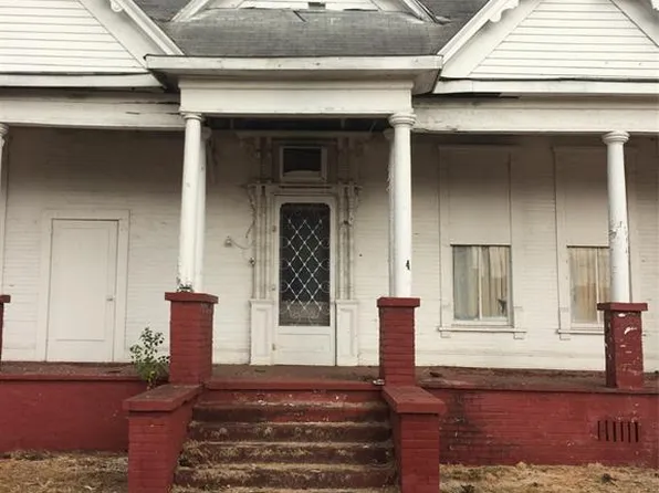 204 Yelverton Ave, Elba, AL 36323