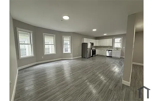 40 Fowler St Photo 1