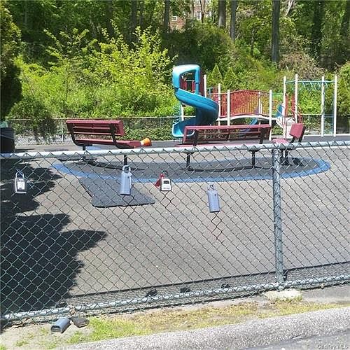 2nd image of 811 Bronx River Rd APT 4C