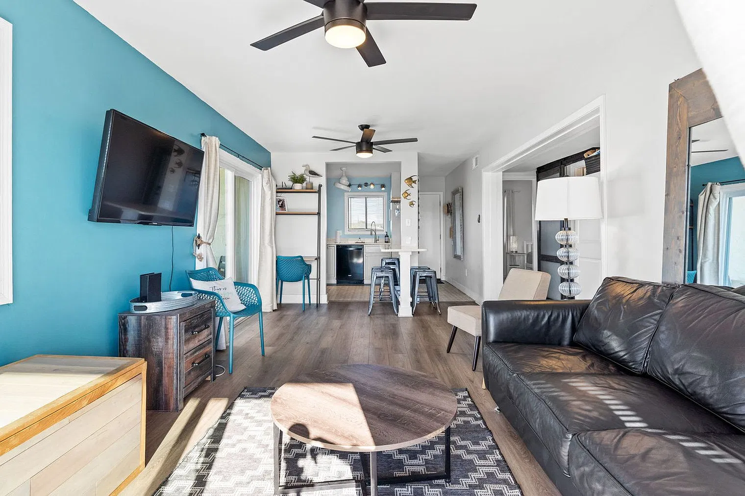 2 bed, 2.0 bath, 775 sqft, $3,506 — Photo 3