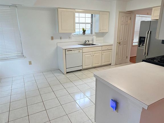 5th image of 92 Breckenridge Dr