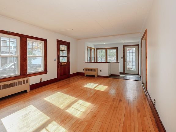 3rd image of 8 Eden Ln #3