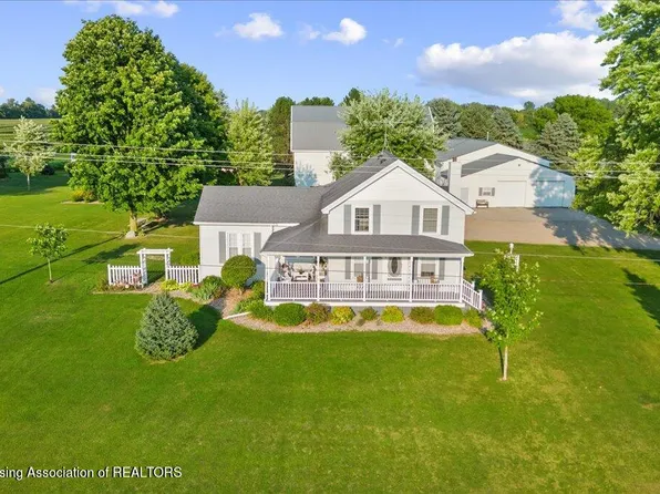 2907 Loomis Rd, Saint Johns, MI 48879