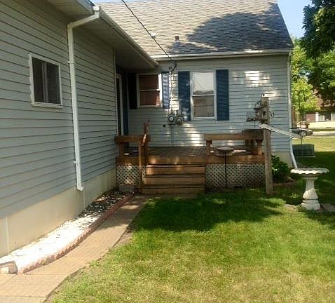 5th image of 207 Haarfager Ave N