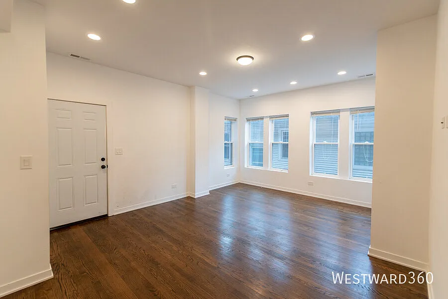 Available Now! 2bd/1bth With Wd & Central A/C In Edgewater! — Photo 3