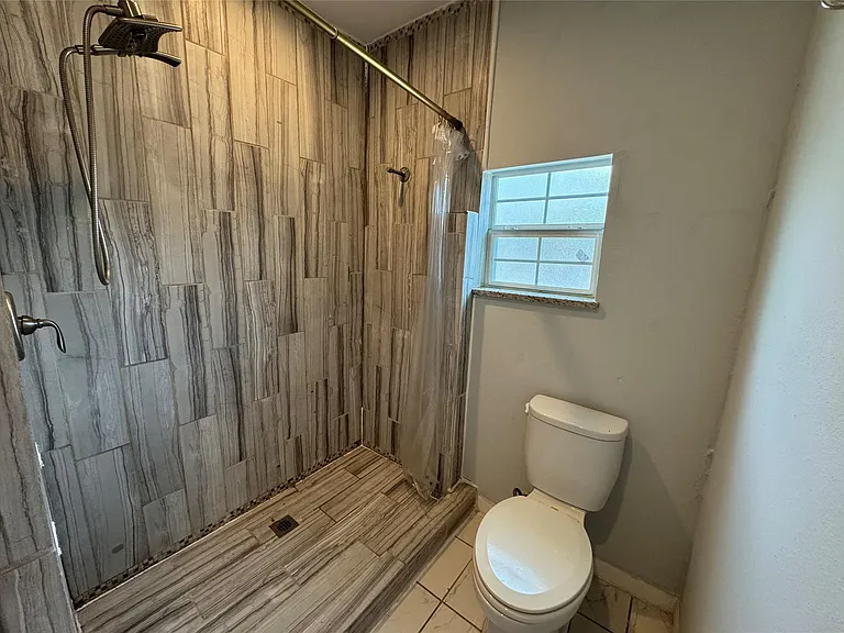 1402 Mardell St — Photo 8