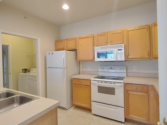 2nd image of 635 Woodbrook Dr #404