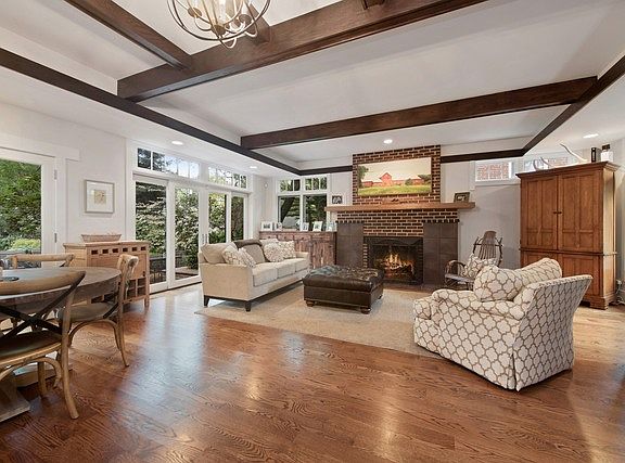 5th image of 2721 Woodbine Ave