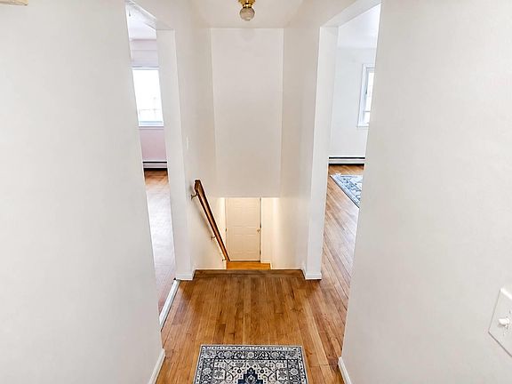 5th image of 5 Fishkill Glen Dr Unit B
