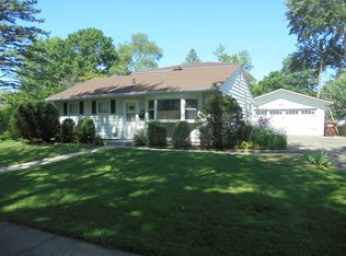 1434 Walnut Dr, Woodstock, IL 60098