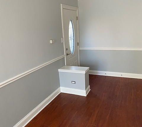 3rd image of 7433 Kostner Ave #1