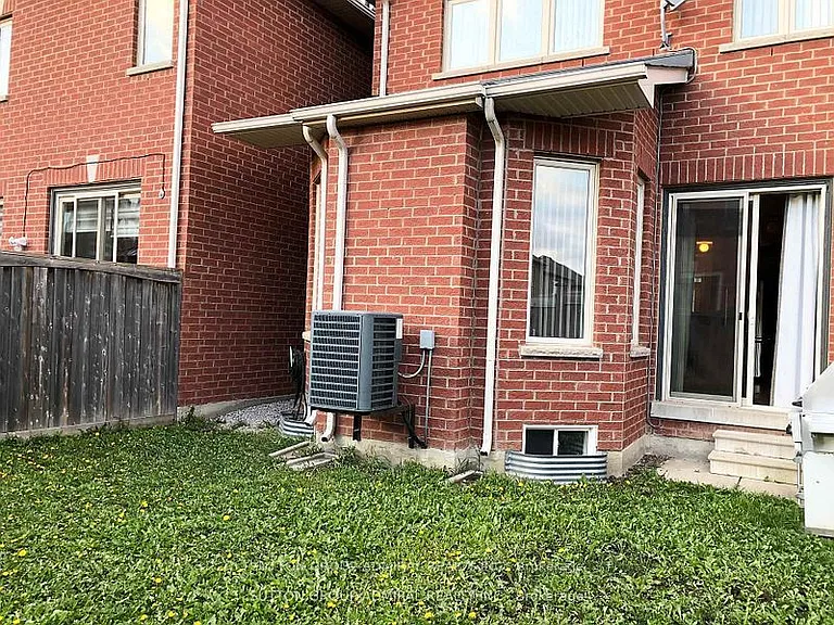 4 Stookes Cres — Photo 32