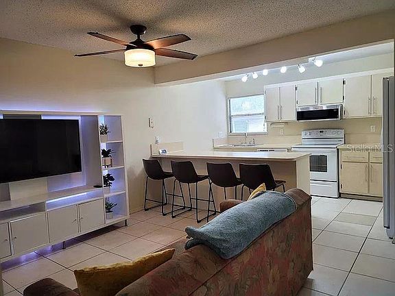 5th image of 2811 SW Archer Rd APT V176