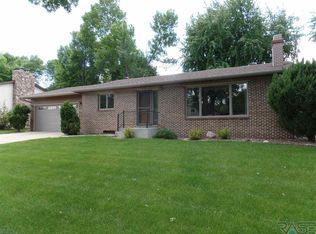 4321 S Ash Grove Ave, Sioux Falls, SD 57103