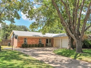 2000 Victoria Dr, Arlington, TX 76012