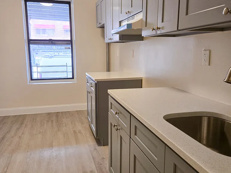1404 Noble Ave #1G — Photo 11