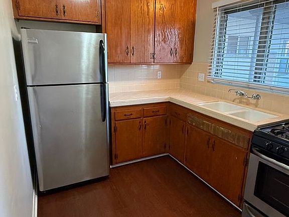 3rd image of 3151-3169 N Park Way #3159