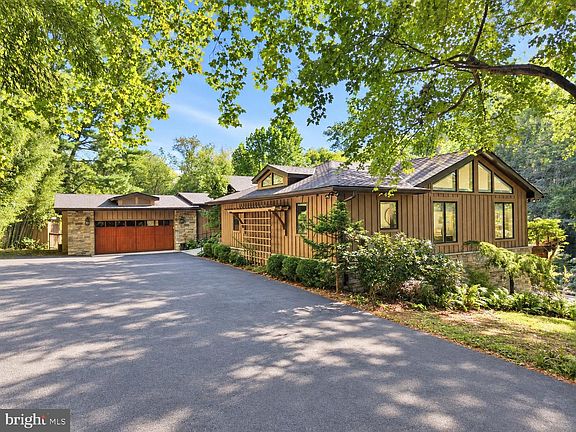 3rd image of 21151 Woodfield Rd