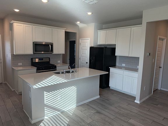 4th image of 270 Jaycen Ln