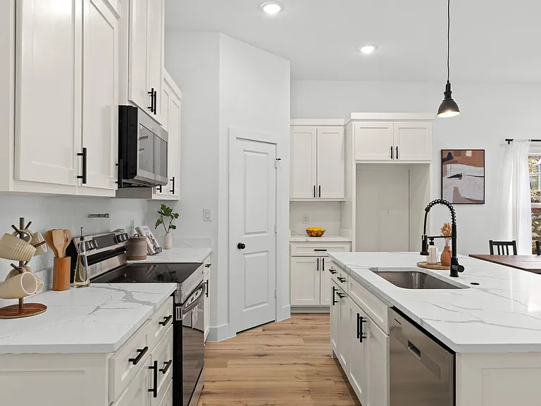 5516 Helmick Ave — Photo 8