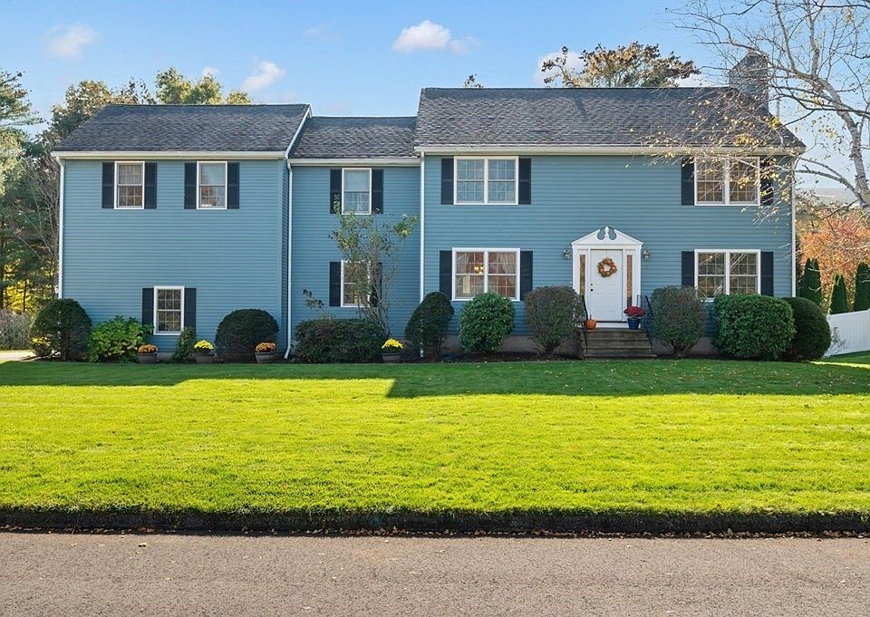 1st image of 11 Fox Run Dr