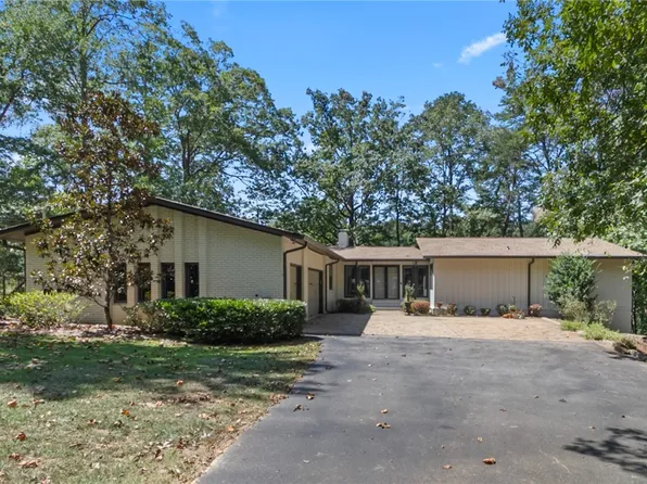 11104 Lighter Dr, Northport, AL 35475