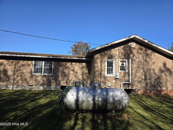4th image of 301 Hidden Pond Lane