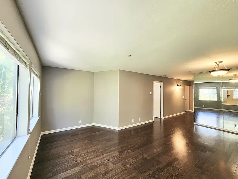 320 Peninsula Ave #213 — Photo 8