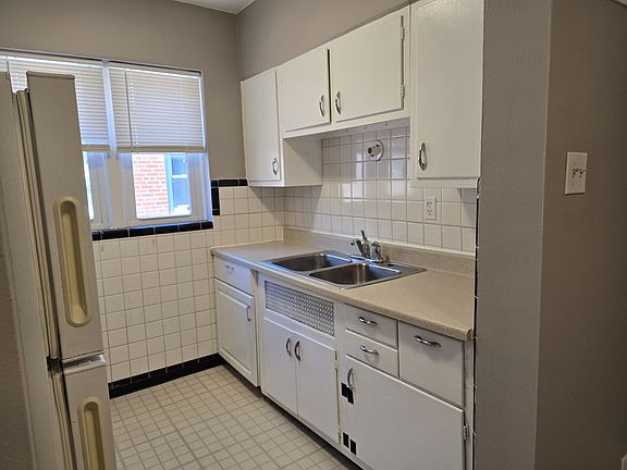 3rd image of 5531 Chippewa St #A