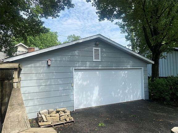 2nd image of 510 NW End Blvd