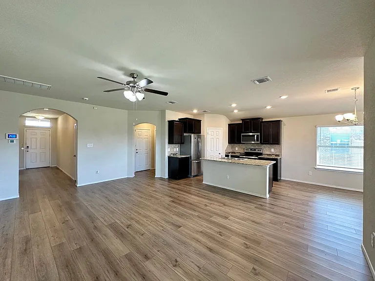 300 Danielle Dr — Photo 5