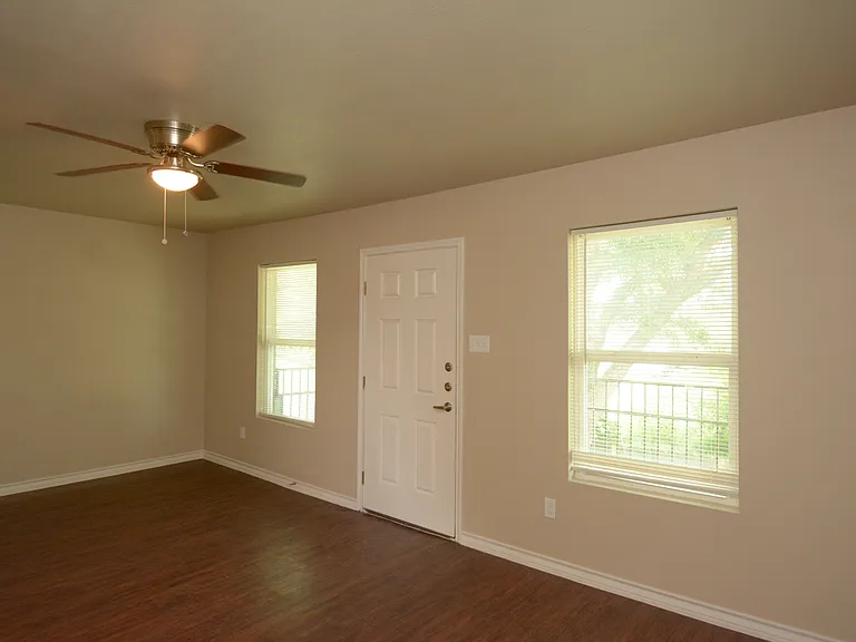 Woodlawn Apartments — Photo 24