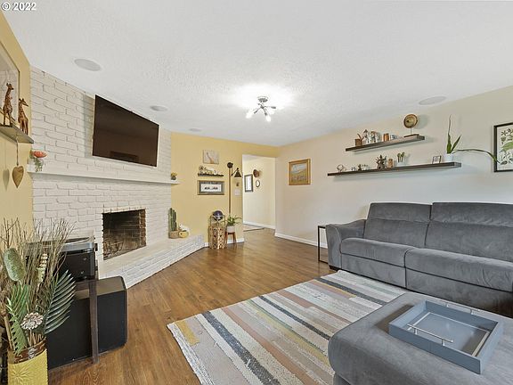 3rd image of 15061 SE El Camino Way