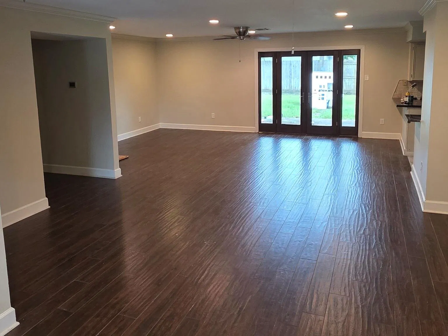 3 bed, 2.0 bath, 1958 sqft, $2,500 — Photo 2