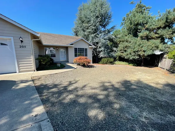 205 Kit Ln, Sutherlin, OR 97479