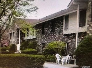 7 Aspen Ct, Coram, NY 11727