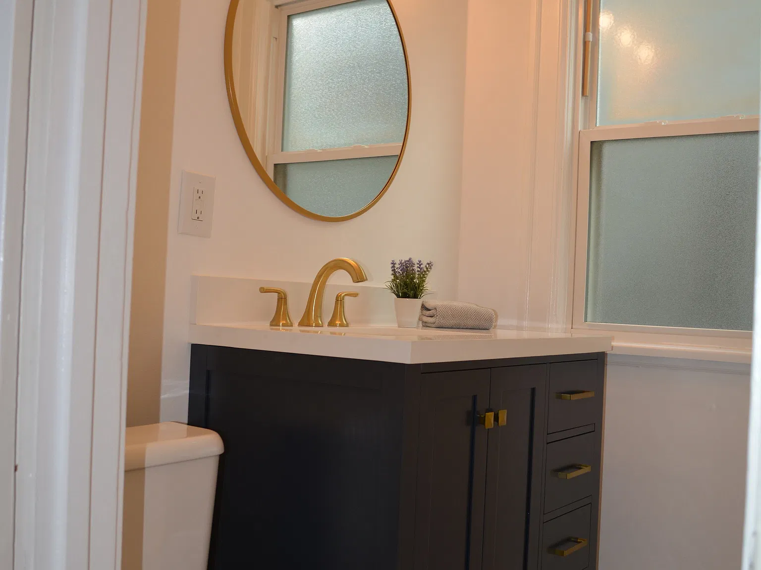 6 bed, 2.5 bath, 1950 sqft, $7,200 — Photo 3