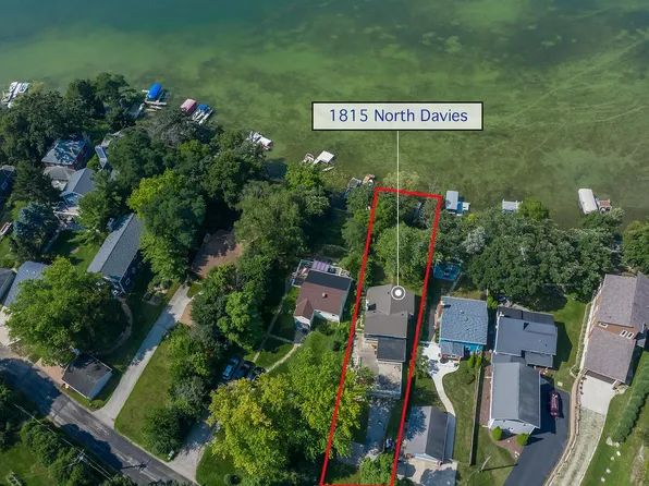 1815 North Davies DRIVE, Summit, WI 53066