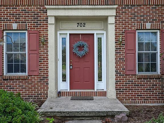 3rd image of 702 Sycamore Rd