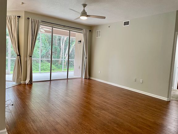 4th image of 820 Lantern Way #101