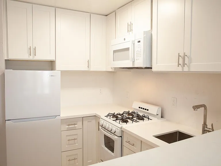 1132 N Cahuenga Blvd #6 — Photo 5
