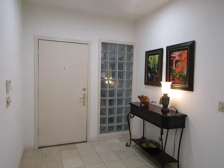 902 W Glendale Ave — Photo 2