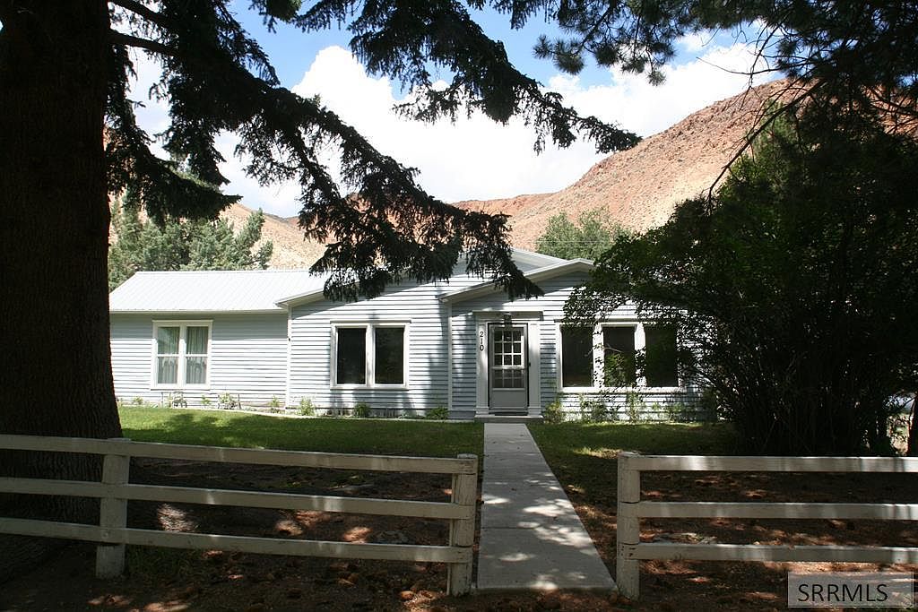 210 E North Ave, Challis, ID 83226 Zillow
