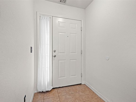 5th image of 6 Hillswick Dr