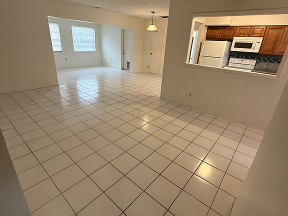 2nd image of 2046 Greenbriar Blvd