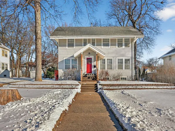 1916 Rainbow Dr, Cedar Falls, IA 50613