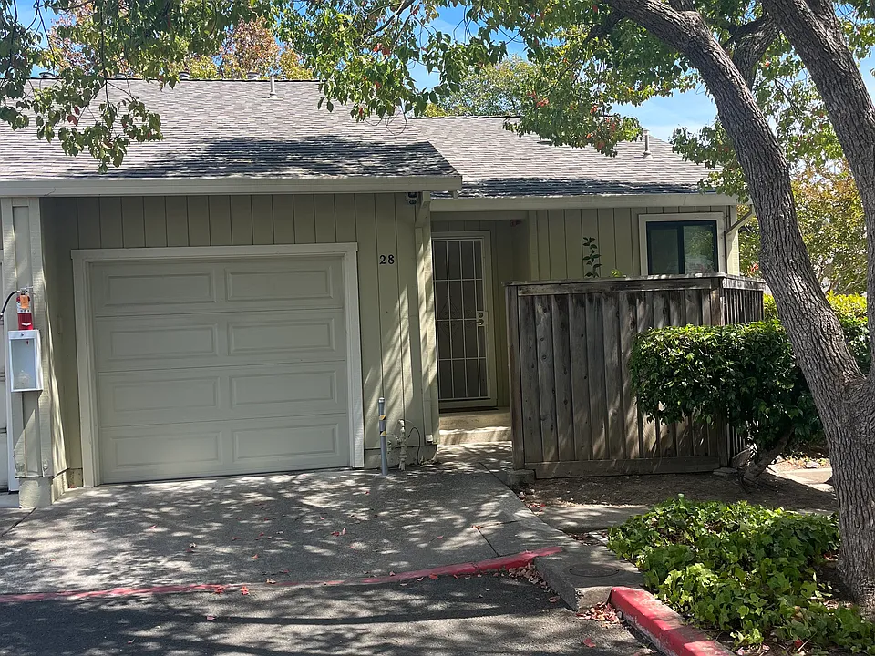 28 Blossom Ct W