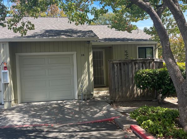 28 Blossom Ct W